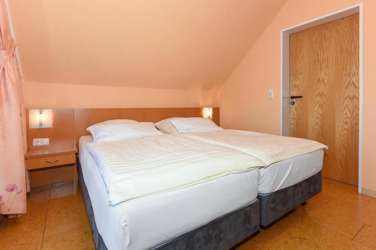 Hotel-Pension Altes Siel Bensersiel Exterior photo